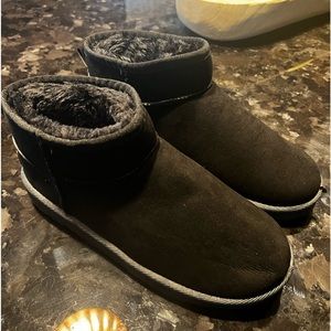 Casual Comfort Pull On Black Ankle Boots